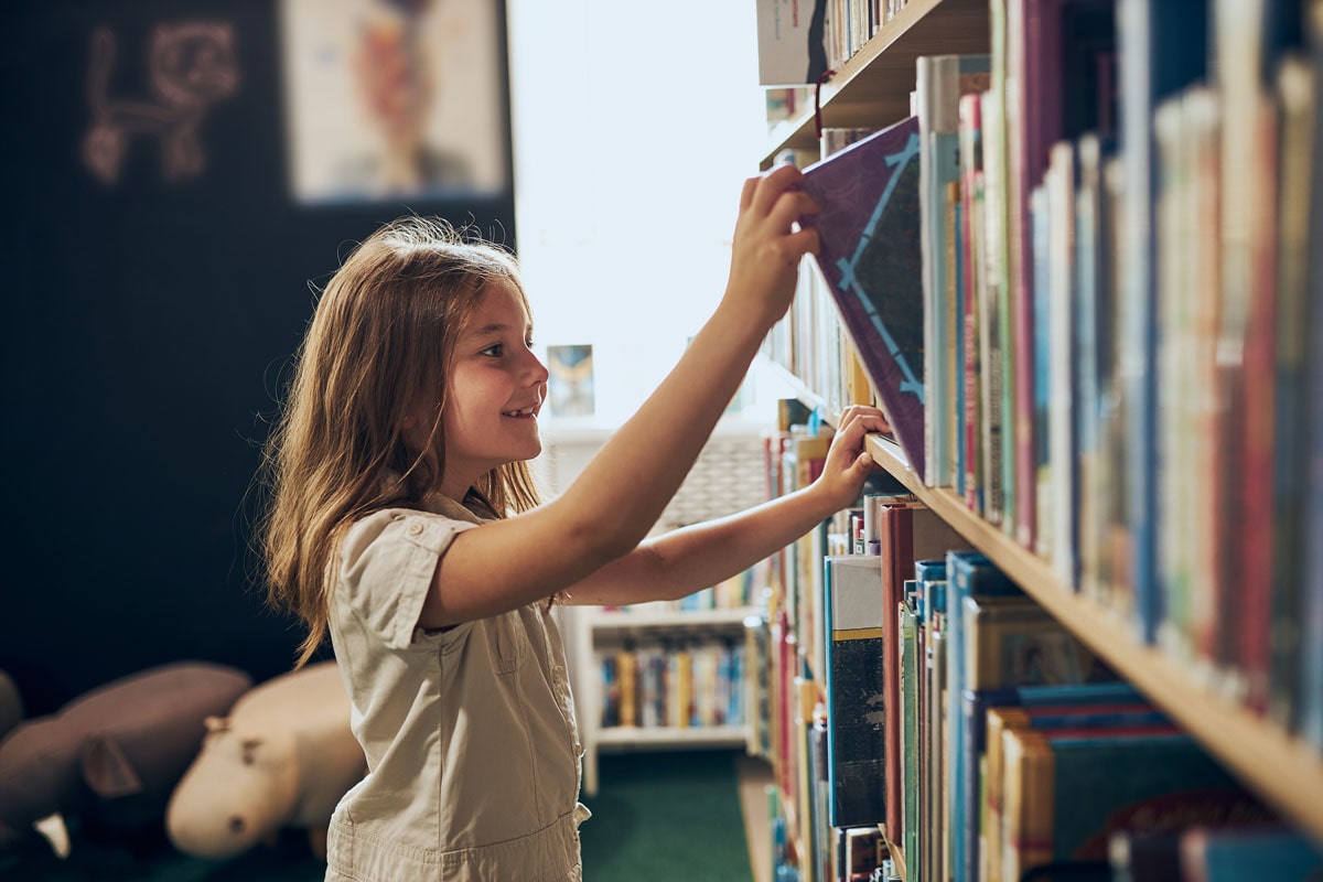 Enfans Prends Un Livre Dans Bibliotheques